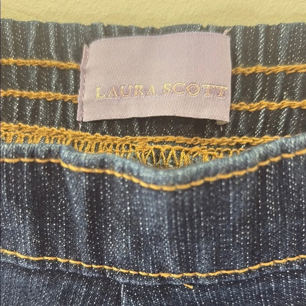 Laura Scott - Picture 2 of 14